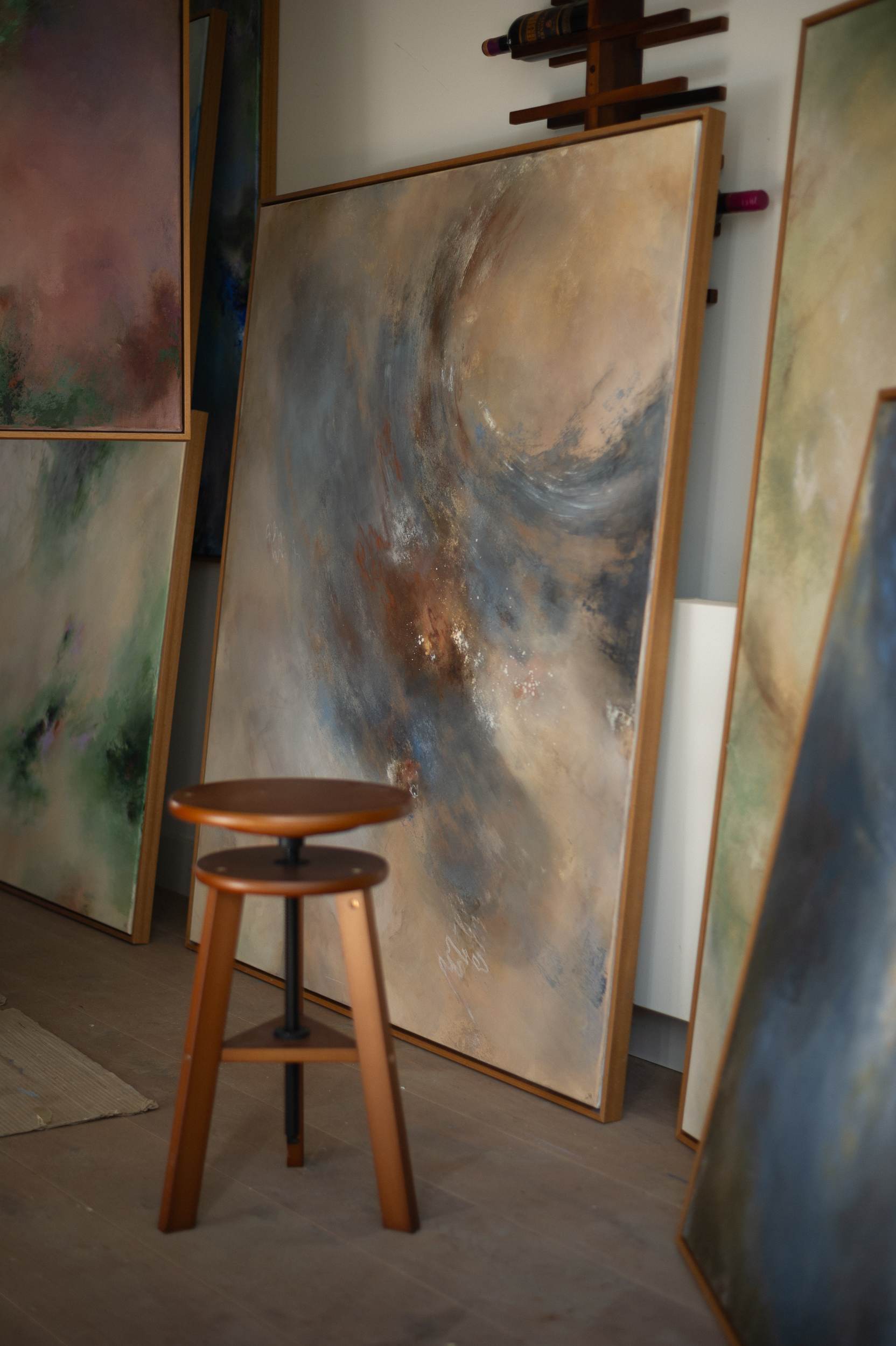 Sonja painting beige and black